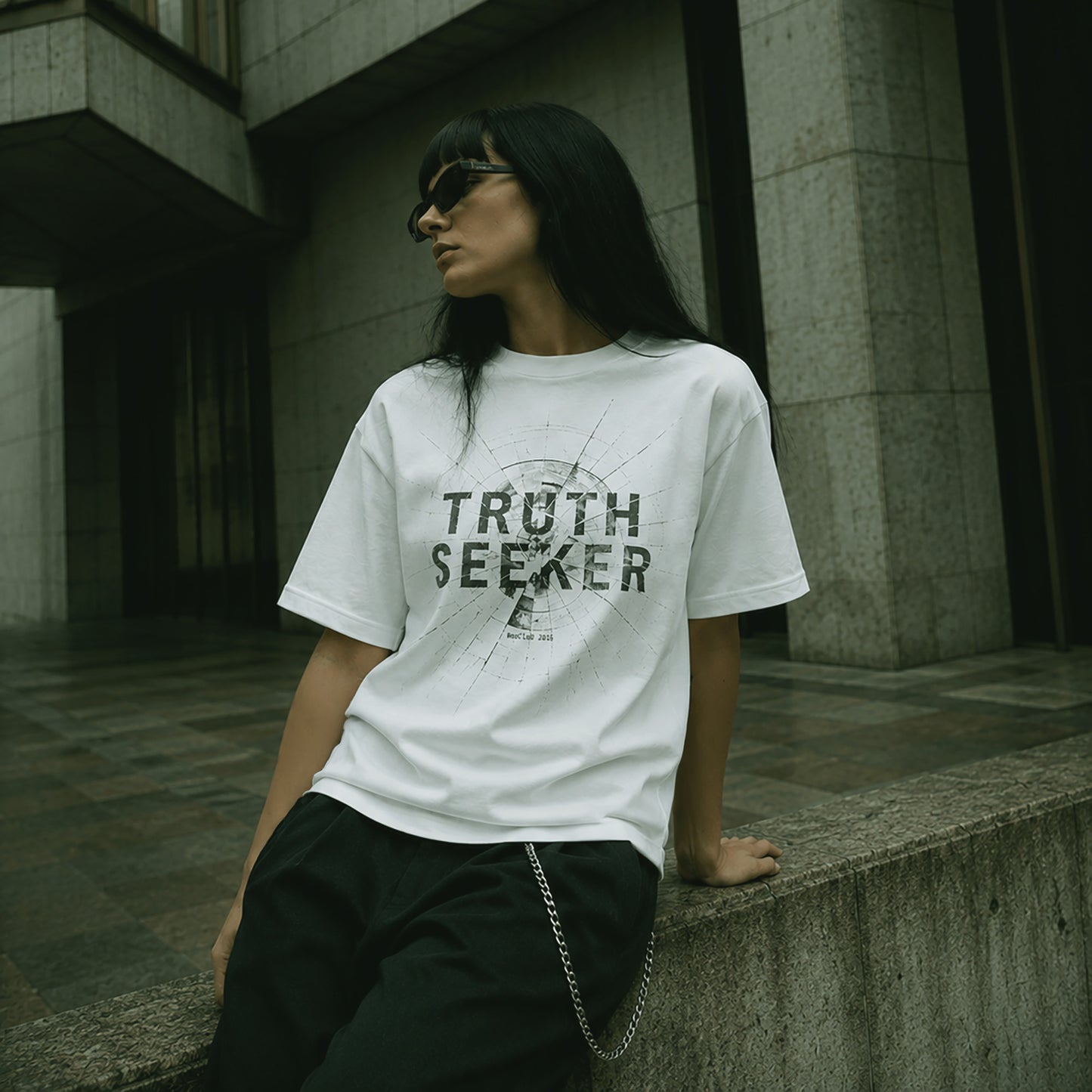 Truth Seeker - Breaking Illusions [T-Shirt]